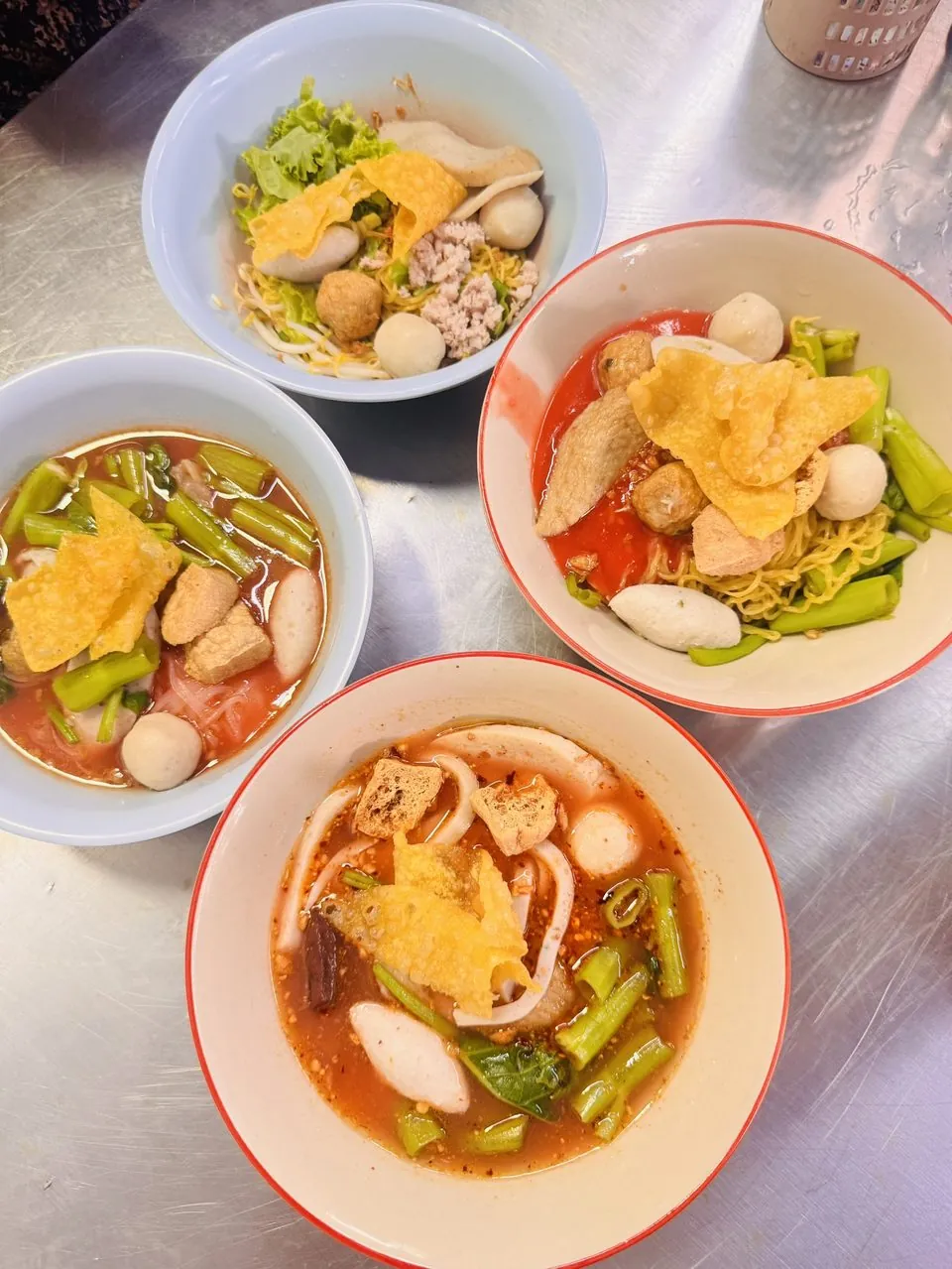 ก๋วยเตี๋ยวลูกชิ้นปลาหลายชาม